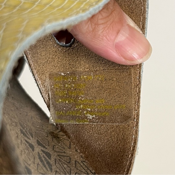 Andrew Weil Pale Soft Yellow Alligator Reptile Patent Leather Slip On Sandals 8 - Picture 4 of 6